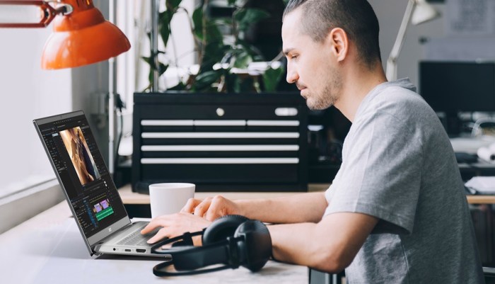 5 Makanan Ini Bisa Jaga Kesehatan Mata Lho, Cocok Buat yang Kerja ... Tips Sehat Kerja di Depan Laptop Seharian