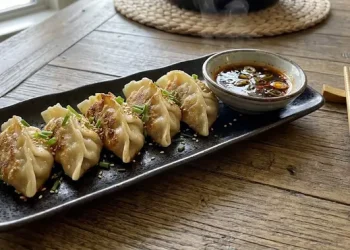 Resep Gyoza Isi Ayam dan Sayuran yang Gurih untuk Camilan Lezat